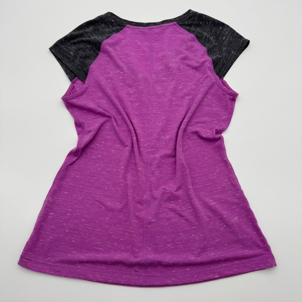 The North Face Womens V-Neck Active Tee Purple Space Dye Raglan Cap Sleeve M - Picture 4 of 6